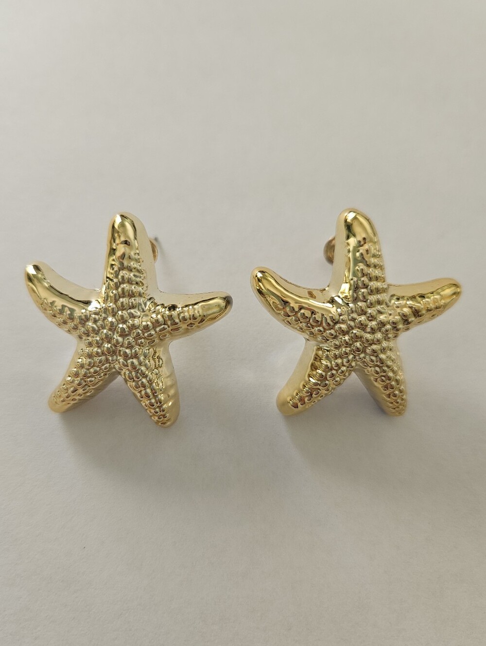 NWT Gold Starfish Stud Earrings Lightweight Preppy Summer Feminine Elegant 80s
